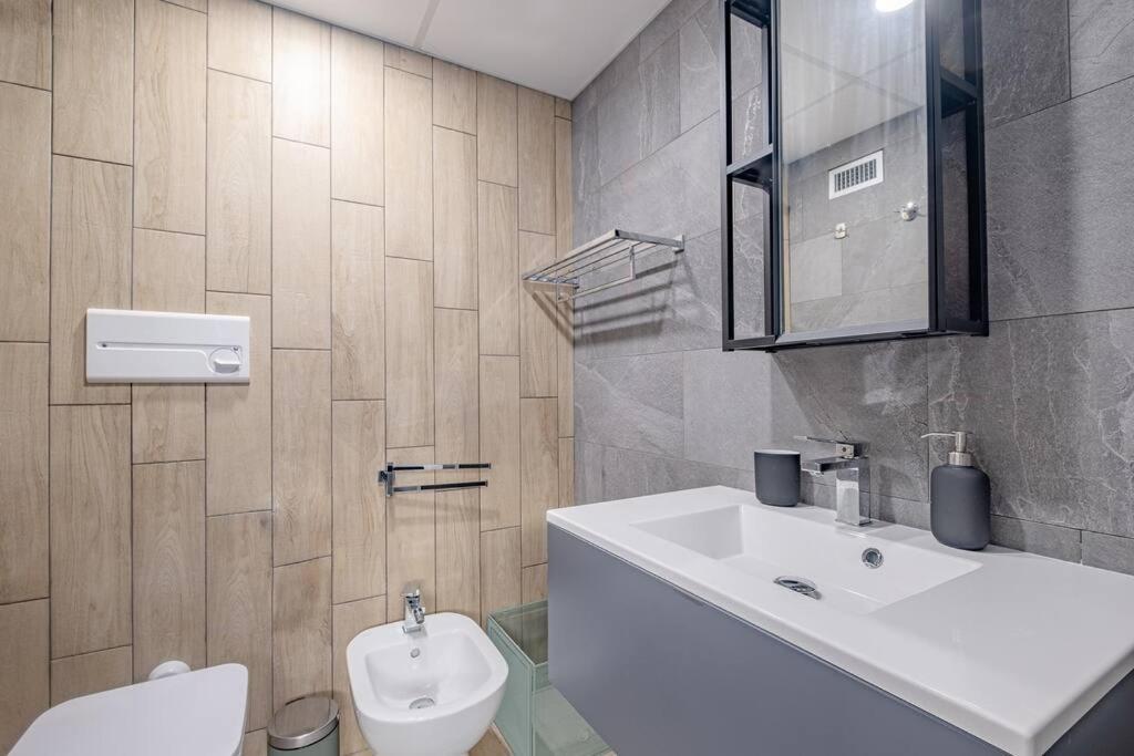 Modern Apartment At San Giovanni ローマ エクステリア 写真